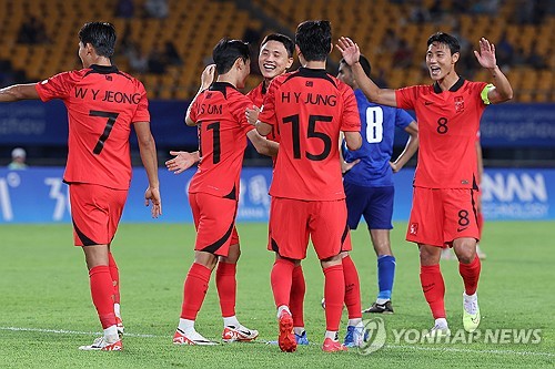 Jung Woo-young hat-trick… Hwang Sun-hong thrashes Kuwait 9-0 in first leg