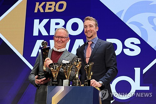 Pedi’s dad “thrilled and proud” at KBO awards ceremony